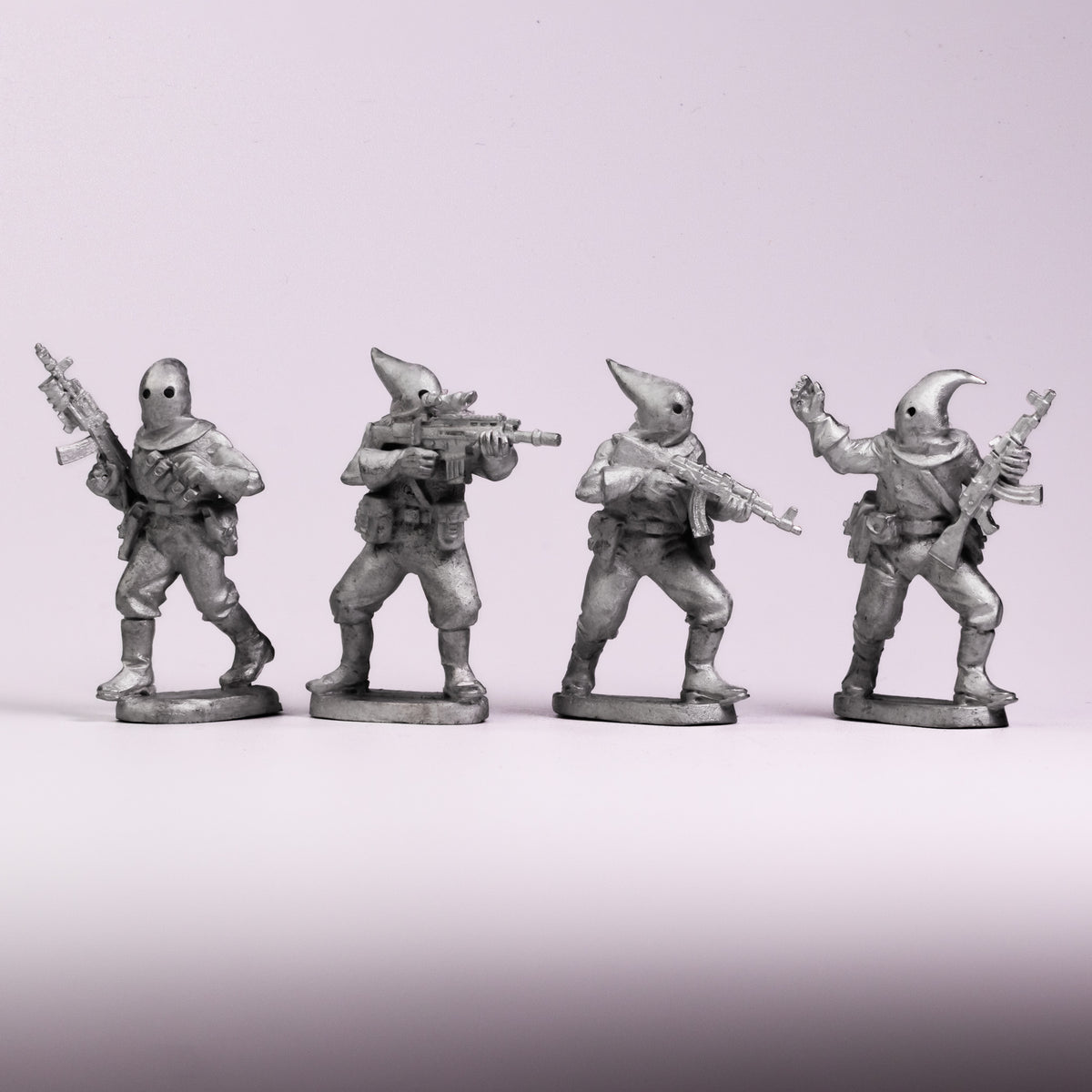 100GOO02 Hooded Goon with assault rifle