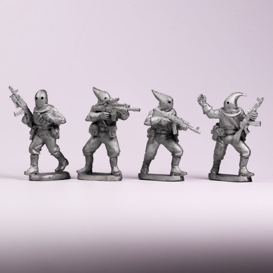100GOO02 Hooded Goon with assault rifle