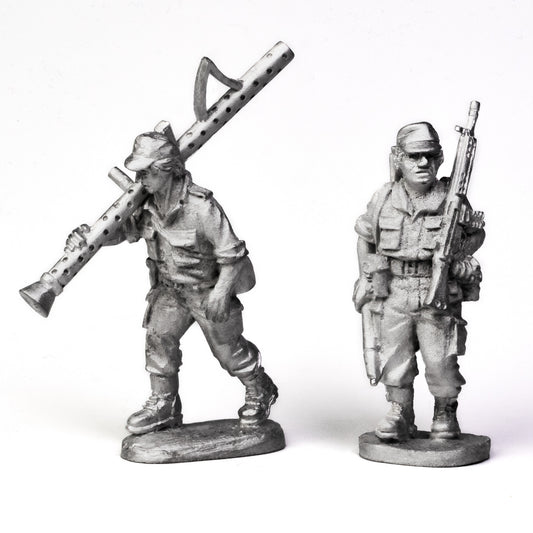 100MOD202 1970s Portuguese (Africa) 37mm Lanca-Foguete bazooka team on patrol