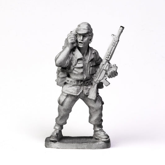 100MOD203a 1970s Portuguese (Africa) signaller, in action