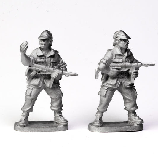 100MOD205 1970s Portuguese (Africa) Officer with SMG