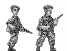 Legionnaire in beret with M1 Carbine
