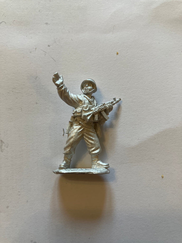 100MOD250 Mechanised infantry NCO in helmet with AK74